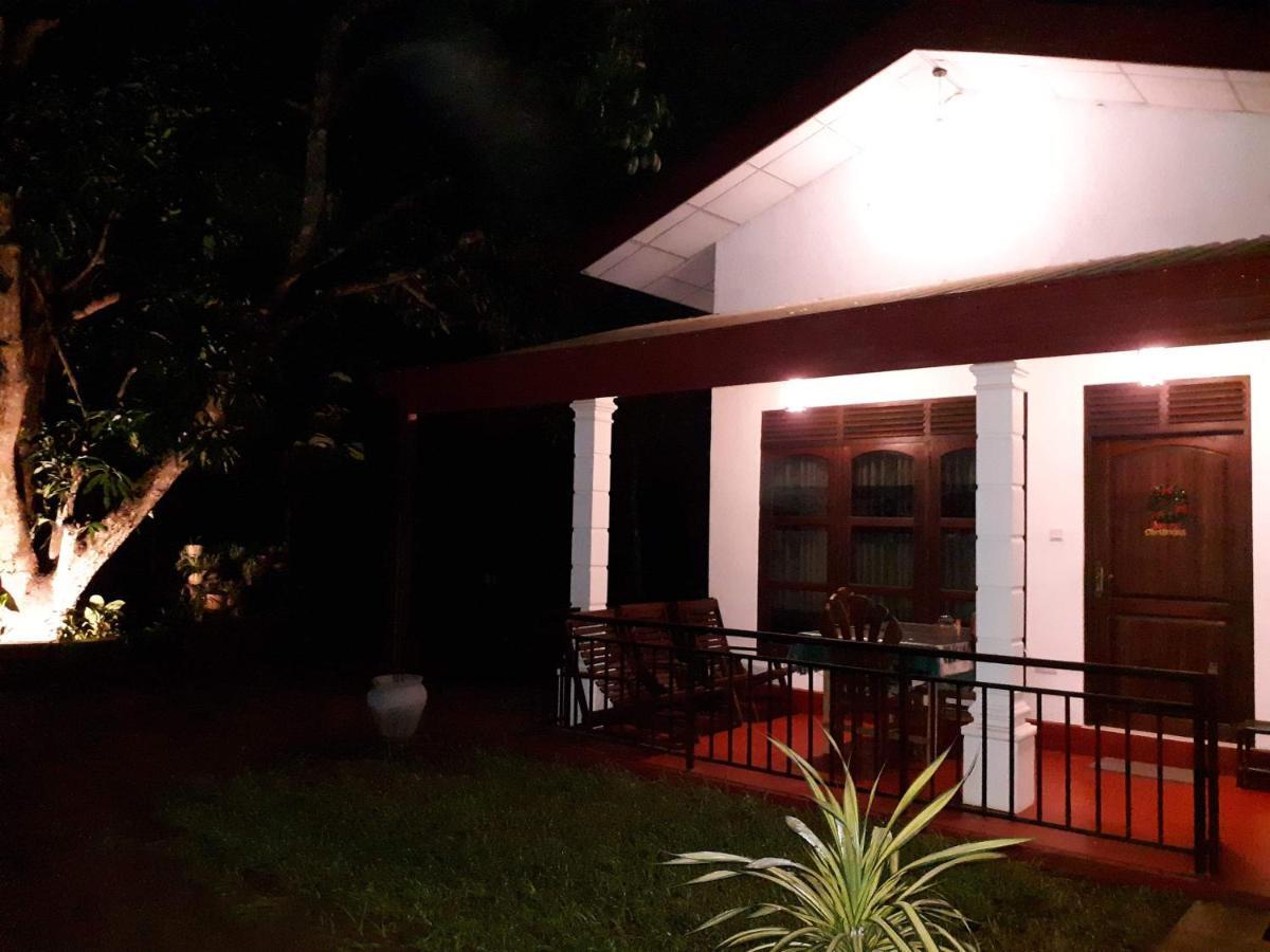 Sigiri Hibiscus Villa Sigiriya Esterno foto