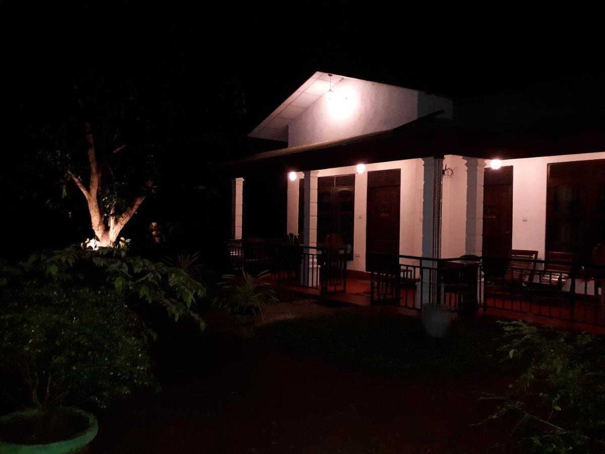 Sigiri Hibiscus Villa Sigiriya Esterno foto